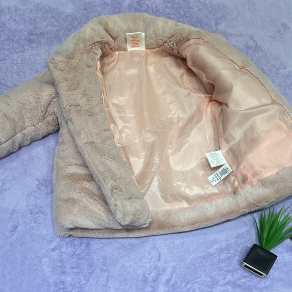 Toddler dusty pink faux fur coat - Picture 3 of 3